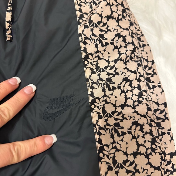 Y2K NIKE Joggers/Wind Breakers - Picture 2 of 3